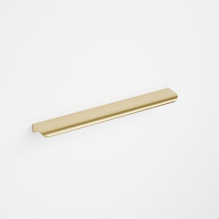 code-interiors-aura-300-handle-brushed-brass-side-on